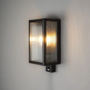 Carpi vegg ripped glass