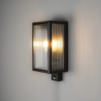 Carpi vegg ripped glass