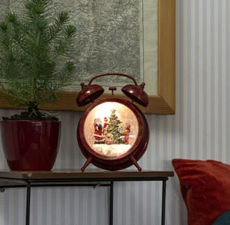 Vannfyllt vekkerklokke med nisse, barn og juletre