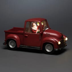 Vannfyllt bil med nisse