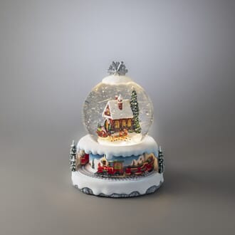 Vannfyllt lykt med roterende tog og nisse