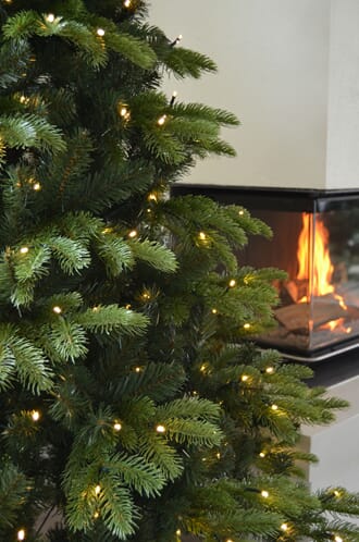 Juletre PE/PVC 180 cm 630 tips 200 varmhvite LED