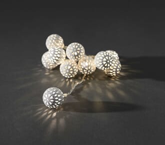 Slynge 10 metallballer 2,5 cm hvite varmhvite LED