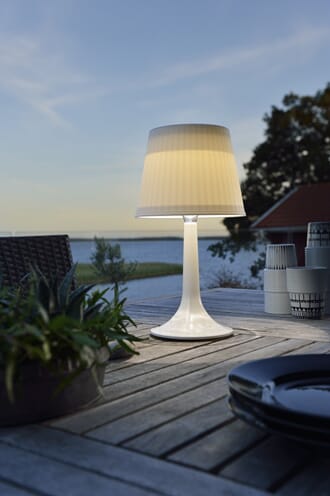 Assisi bordlampe solcelle hvit